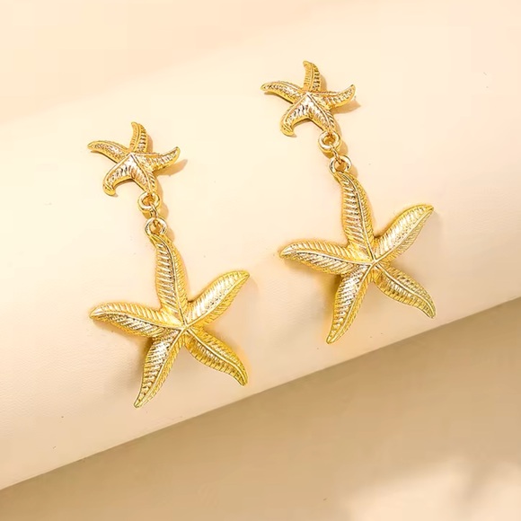 Aimi - Starfish Gold Plated Earrings. HOT ITEM - Picture 6 of 8